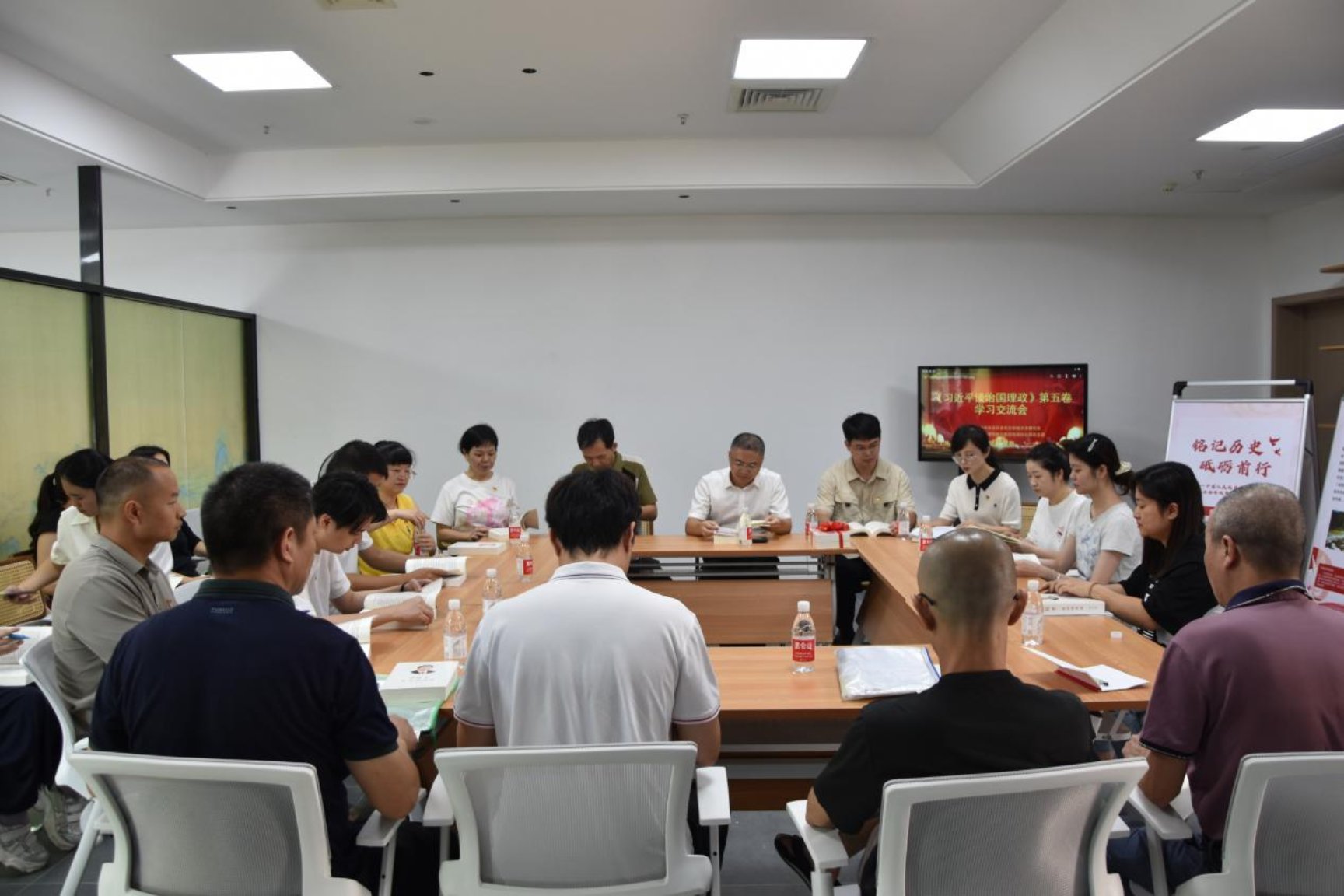 1760174041895057310.jpg 成人漫画
安溪分公司党支部1.jpg